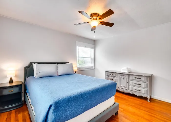 Updated Home: Central Oak Ridge Location