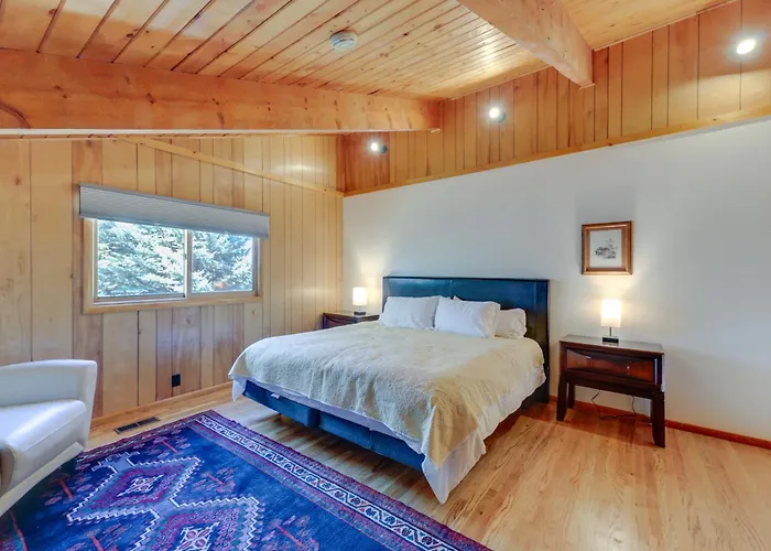 Spacious Pinedale Home W/ Mountain Range View