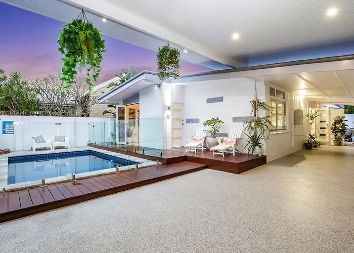 Gold Coast-Miami Mid-Century Beach Home With Pool