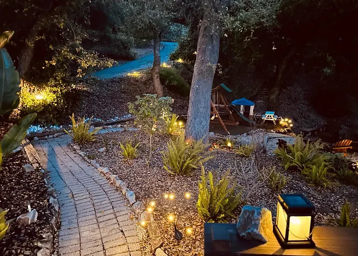 City Getaway, Hot Tub, Fire Pit, Game Room, Bbq, Hiking Trails, Vineyard Views, B-Ball
