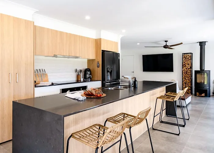 Forever Sunday - Plunge Pool, Woodfire Pizza Oven, Outdoor Firepit