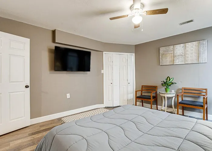 Spacious Parkview Home 12 Mi To Denver, Game Room