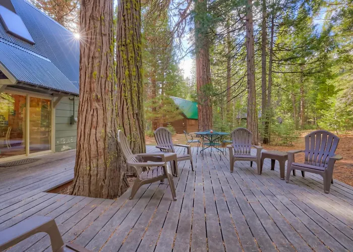 Spacious Classic Cabin Retreat- Near Lassen