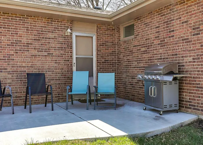 Family-Friendly Lincoln Home W/ Sandbox & Grill!
