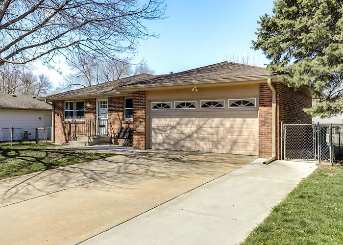 Family-Friendly Lincoln Home W/ Sandbox & Grill!