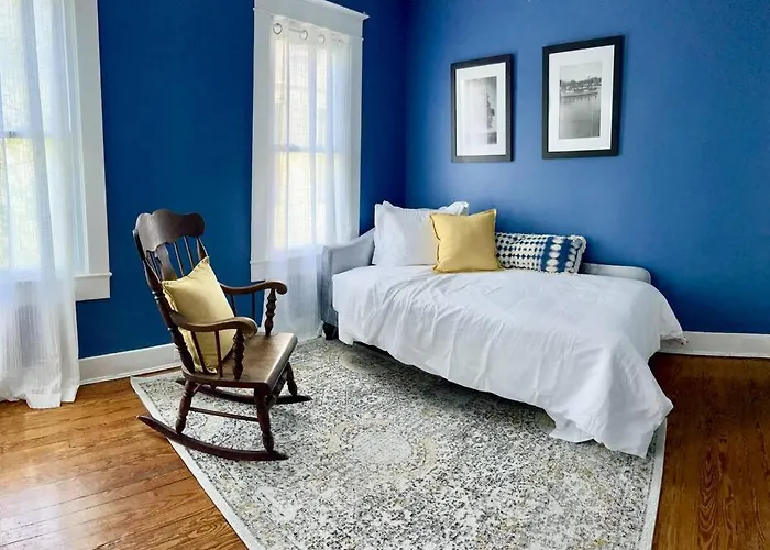 Vintage Charm: Annapolis Retreat