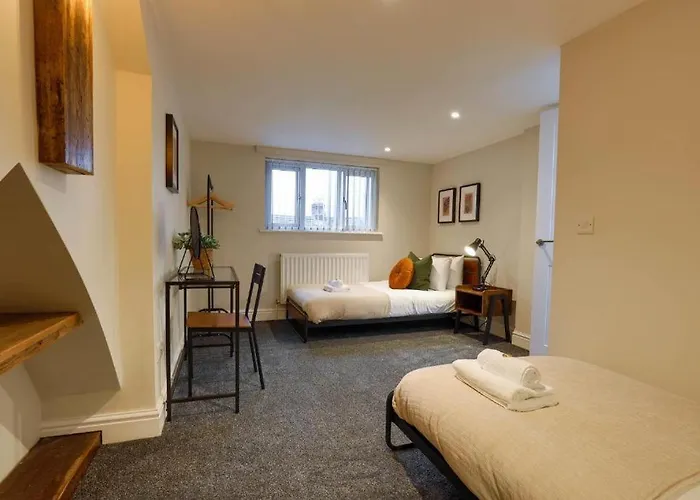 High End City Centre Parking Garden 4 Beds