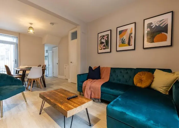 High End City Centre Parking Garden 4 Beds