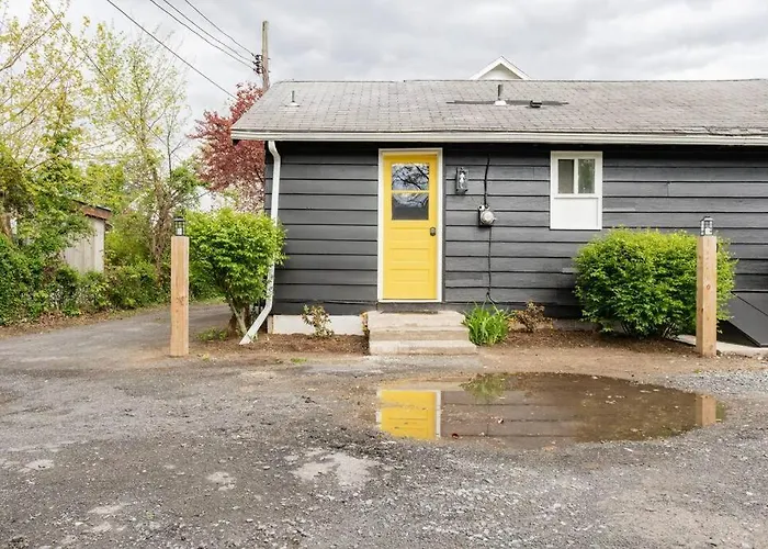 Retro Retreat: 1Br Home W/ Wfh Desk, Livingroom, And Fire Pit