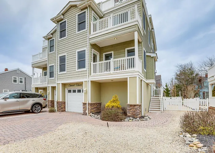 Long Beach Island Townhome W/ Rooftop Deck & Grill