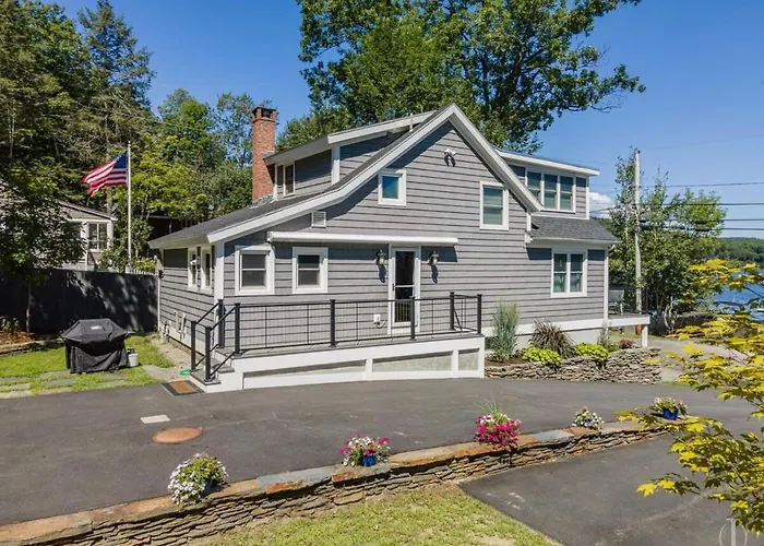 Beautiful Home 30 Feet From The Sand At Spofford Lake!