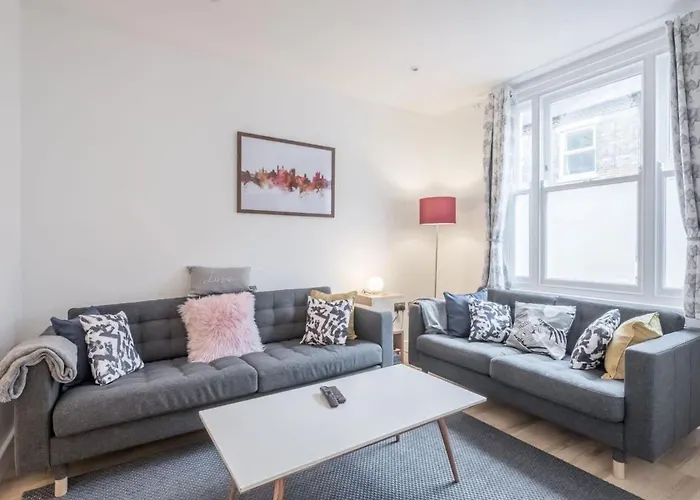 Refurbished High Spec Central Family Home