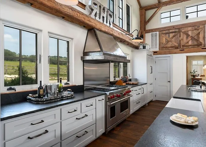 River Hill Ranch, Great Views & River Access!
