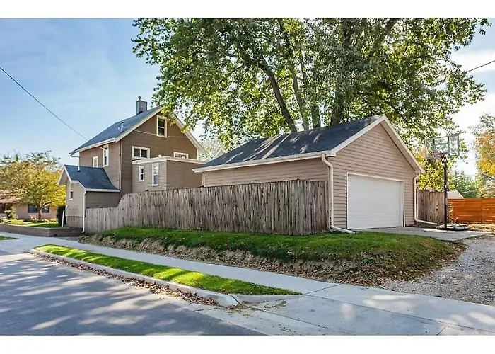 New Listing - Tranquil Retreat With Hot Tub