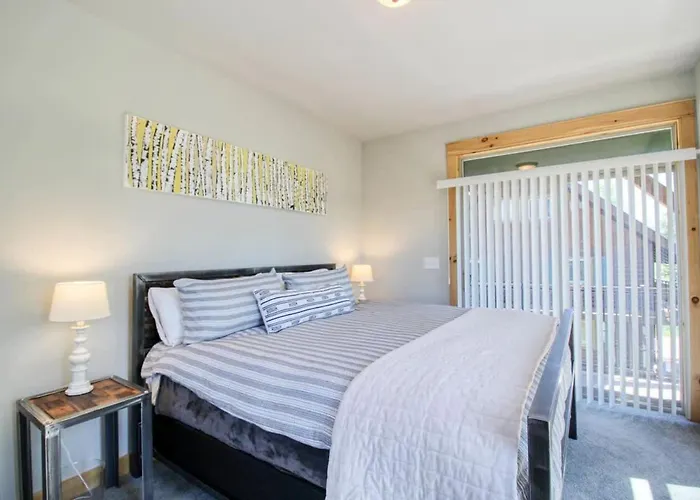 Modern 3Bd Cabin In Edgewater