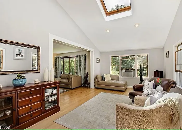 Large Private House On 5 Wooded Acres. Total Privacy!