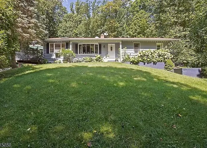 Large Private House On 5 Wooded Acres. Total Privacy!