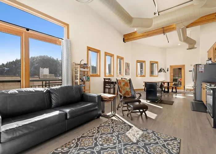 Spacious Dtwn Estes Park Loft Condo: 4 Mi To Rmnp