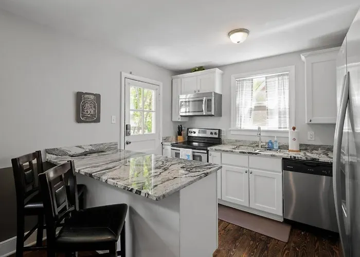 Private House + Yard Central Location To All Rva