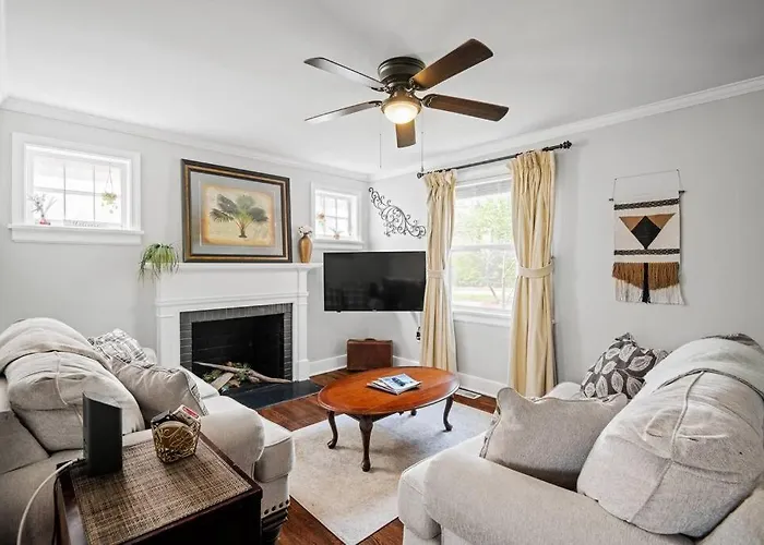 Private House + Yard Central Location To All Rva