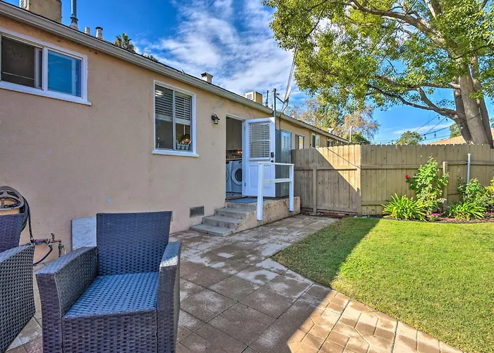 1 Mi To Dtwn Burbank: Mod Gem W/ Private Yard
