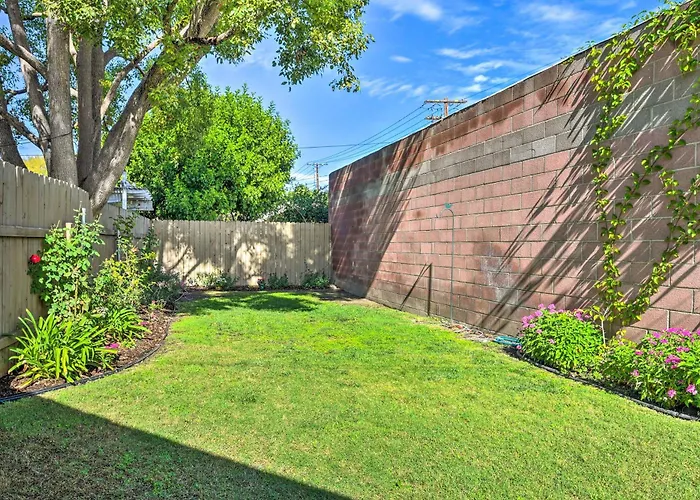 1 Mi To Dtwn Burbank: Mod Gem W/ Private Yard