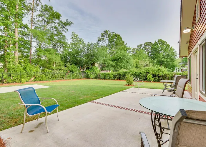 Walk To Restaurants: Bluffton Retreat W/ Patio