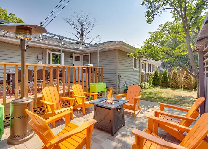 Pet-Friendly Minneapolis Home ~ 8 Mi To Downtown!
