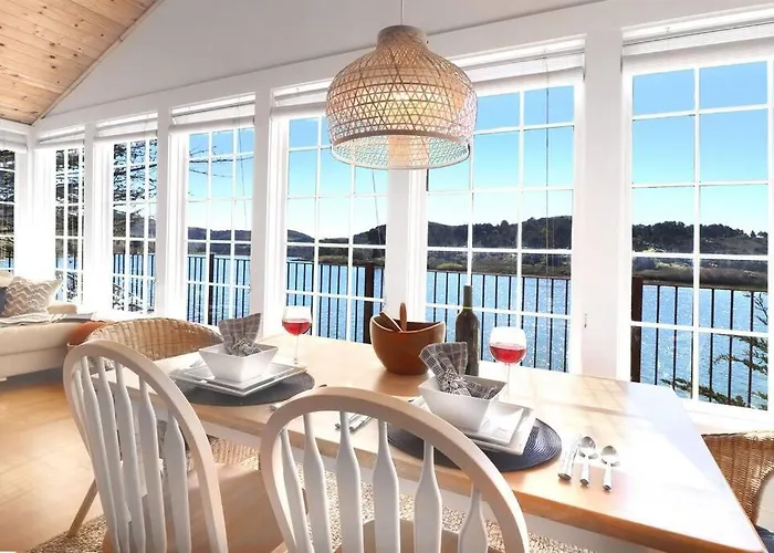 'Erinleigh By The Sea' Waterfront