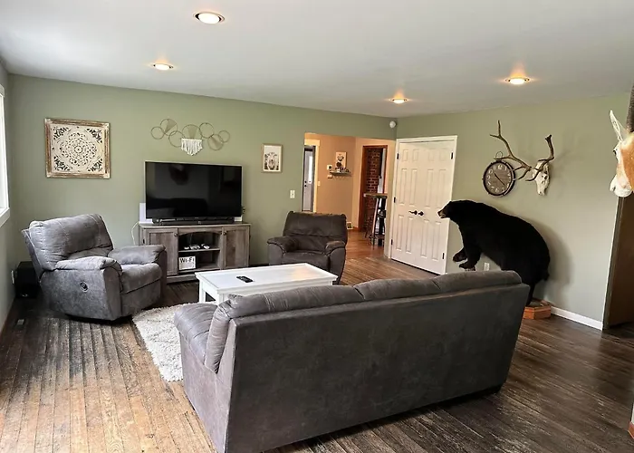 Huge 5 Bedroom 2 12 Bathroom And Pet Friendly