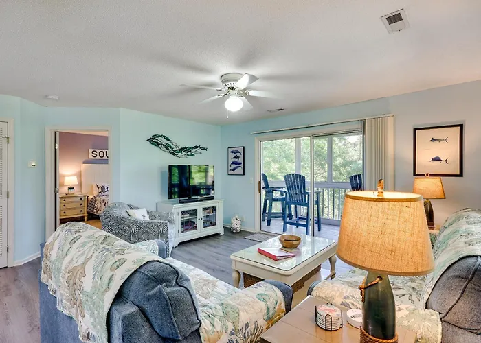 Coastal Condo W/ Screened Deck + Community Pool