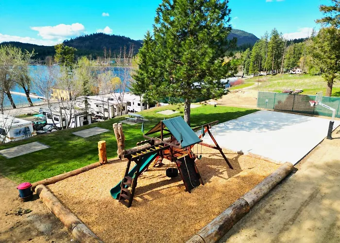 Comfortable Duplex Unit - Beautiful Lake Views