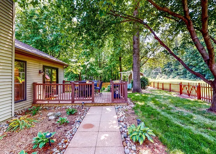 Dog-Friendly Yard! Family Retreat In Fort Wayne