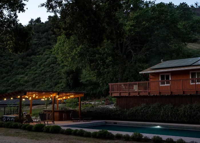 Serene Vineyard Chateau With Pool, Hot Tub, Bbq