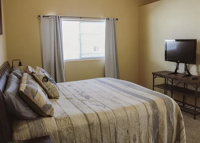 Chic Residence Near Dt Sheridan