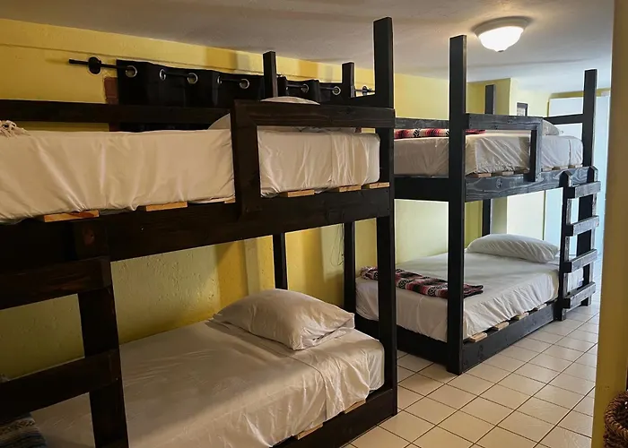 Casa De Al Lado - 2 Bedroom House W/ Bonus Bunkhouse!