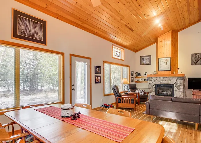 Family Lutsen Lakefront Cabin Near Skiing & Trails