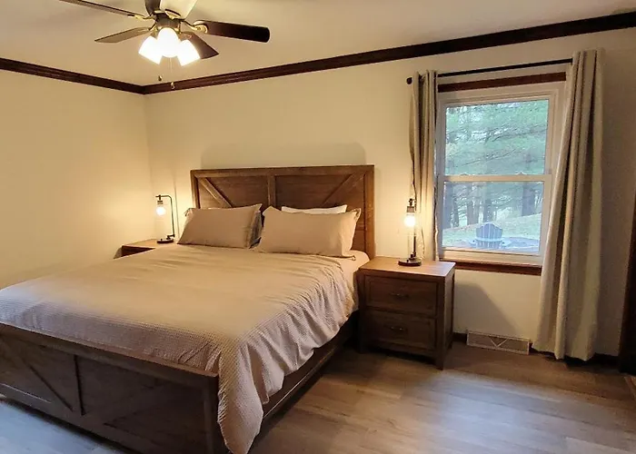 100 Acre Red Brick Ranch Hocking Hills Cabin Hot Tub 12
