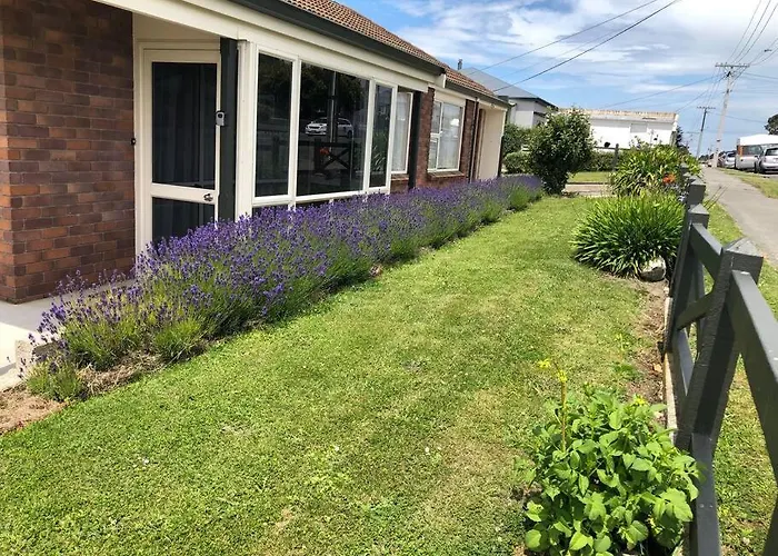 Cozy 2 Bedrooms Lavender Garden House