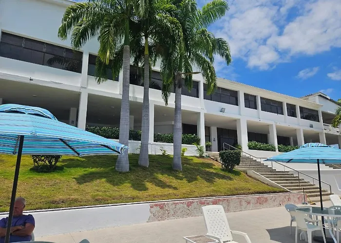 Villa Country Club Salinas