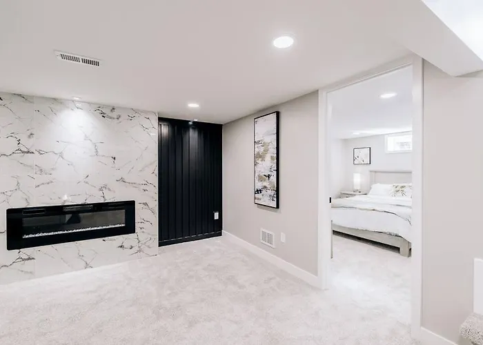 Beautiful Luxury Home Freshly Renovated With Big Yard, Seating & Grill Pad