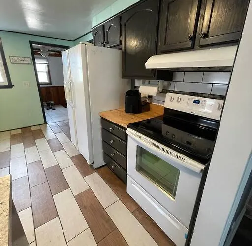 Beautiful Trailside Haven On The Edge Of Town