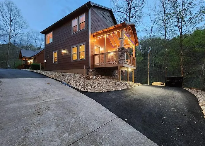 Dancing Bear Cabin- Relax & Enjoy!