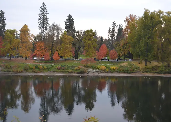 The Lodge At Riverside