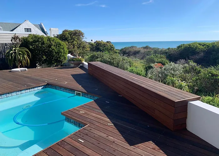 Stunning Beach House In Grotto Bay