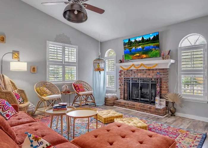 Boho Indian Oasis: 3Bd - Pool - Tranquil Retreat
