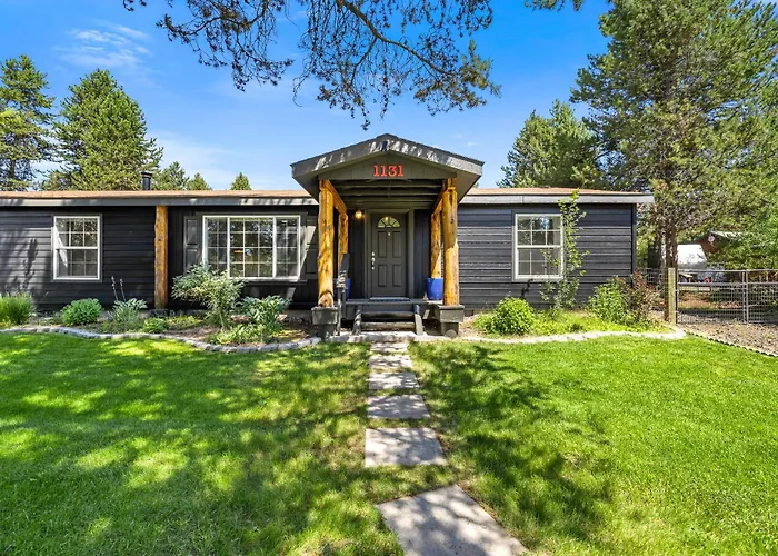 Black Moose - Pet Friendly - Trailer Parking - Wood Stove - Single Level