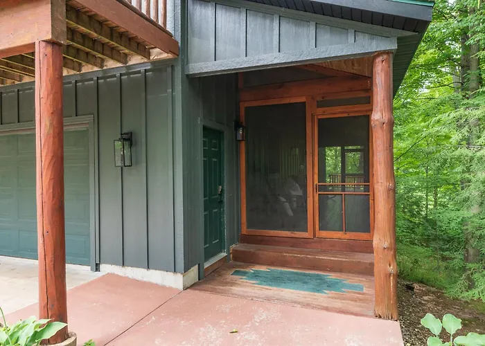 Swan Lodge - Walking Distance To Downtown Saugatuck - Modern Cabin Getaway!