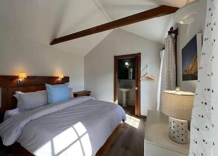 Boathouse Cottage