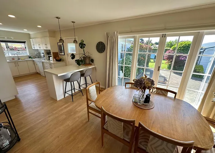 Sunny & Cosy Napier Home!